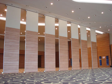 सम्मेलन हॉल के लिए विभाजन की दीवार के लिए ध्वनिक स्लाइडिंग जंगम दीवारें तह मंजिल