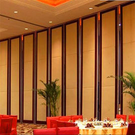 ध्वनि सबूत स्लाइडिंग Alumninium ट्रैक रोलर रेस्तरां विभाजन दीवार पैनल ऊंचाई 4 मीटर वाणिज्यिक फर्नीचर