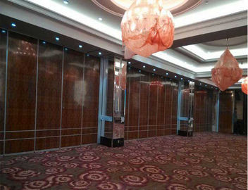 बैंक्वेट हॉल के लिए बड़े पैमाने पर तह विभाजन के दरवाजे स्लाइडिंग दरवाजे आंतरिक कक्ष डिवाइडर