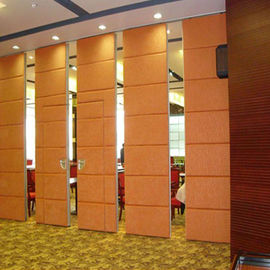बैंक्वेट हॉल जंगम विभाजन साउंडप्रूफ एमडीएफ आंतरिक स्लाइडिंग लकड़ी के दरवाजे