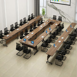 वुडन क्लासरूम ट्रेनिंग रूम डेस्क / फोल्डेबल सम्मेलन तालिका पहियों के साथ सबसे ऊपर है