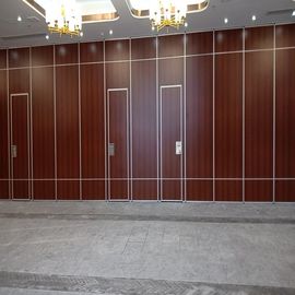 बैंक्वेट हॉल ध्वनिक जंगम लकड़ी के बंधनेवाला विभाजन डबल पास दरवाजे के साथ दीवारें