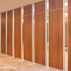 ध्वनिरोधी जंगम दरवाजे स्लाइडिंग विभाजन दीवारों लकड़ी की सतह ISO9001