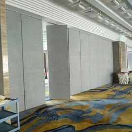 बैंक्वेटिंग हॉल के लिए नया स्टाइल मैनुअल कंट्रोल स्लाइडिंग फोल्डिंग पार्टिशन दीवारों का संचालन