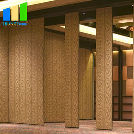 भोजनालय के लिए लकड़ी की 85 मिमी मोटाई की तह विभाजन की दीवारें मेलामाइन फिनिश हैंगिंग सिस्टम