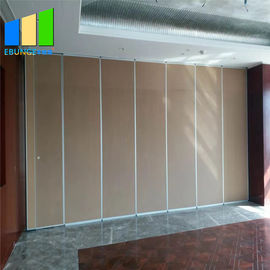 बैंक्वेट हॉल होटल के लिए खुलने वाली चलती लकड़ी की स्लाइडिंग तह दरवाजा विभाजन की दीवार