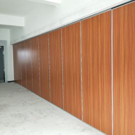 Anodizing MDF एल्यूमीनियम ध्वनिक विभाजन दीवार छत पर चढ़कर मुक्त स्थायी अनुकूलित रंग