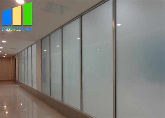 कार्यालय भवन के लिए पर्यावरण के अनुकूल अलग करने योग्य मॉड्यूलर ग्लास विभाजन दीवार