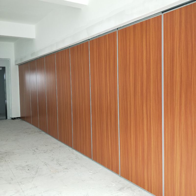 Anodizing MDF एल्यूमीनियम ध्वनिक विभाजन दीवार छत पर चढ़कर मुक्त स्थायी अनुकूलित रंग